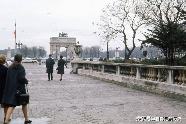 老照片70年代苏联游客眼中的法国巴黎街头