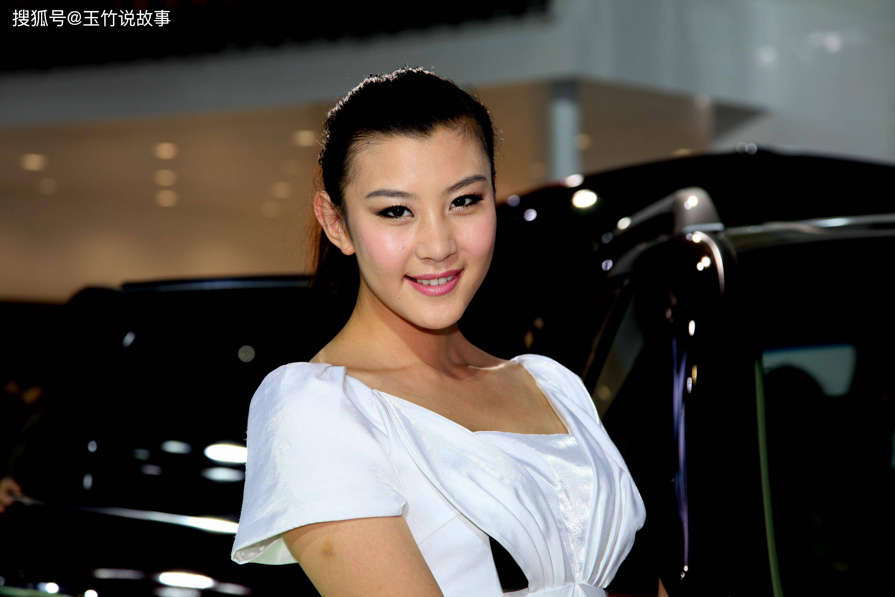 夫妻俩去看车,本想等有钱了买一辆,销售员套路太深夫妻当场提车_丁敏