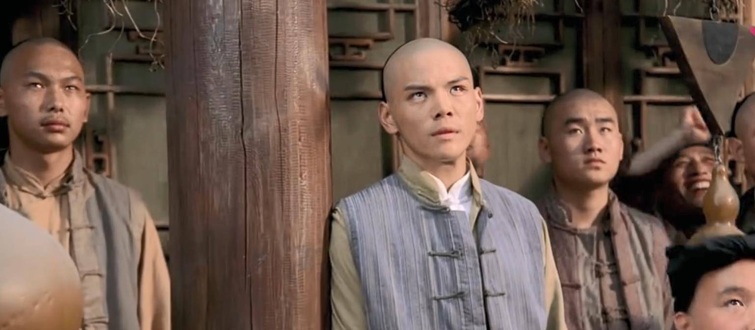 后正式出道参演的第一部电影,是于仁泰执导,李连杰主演的《霍元甲》