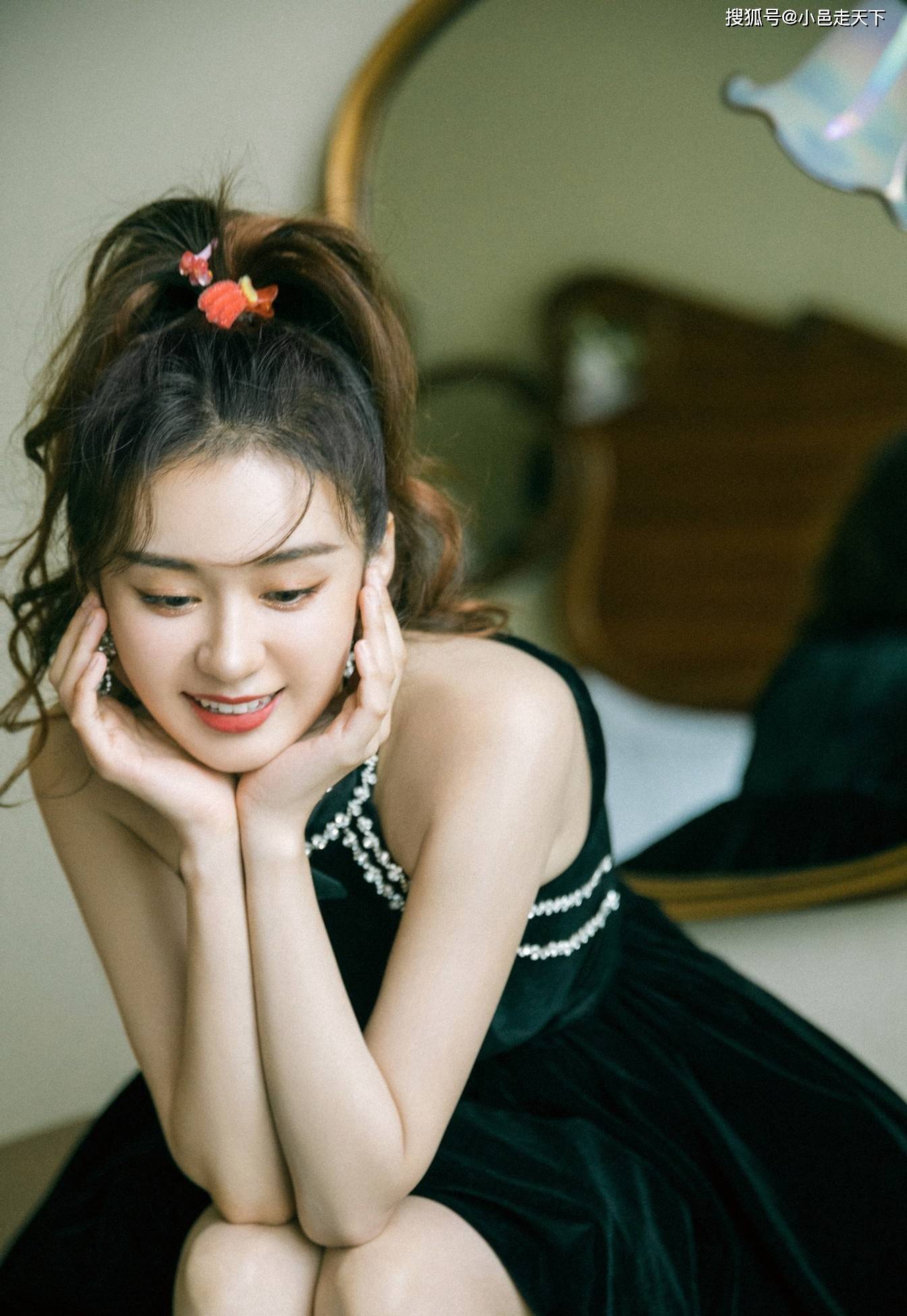 郑合惠子黑色连衣裙性感写真