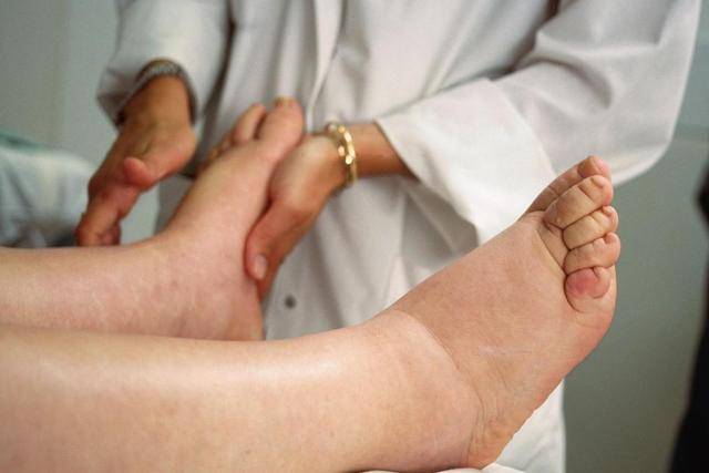 年轻人|肝不好的人，脚部或会有4个异常，若一个也没有，值得祝贺