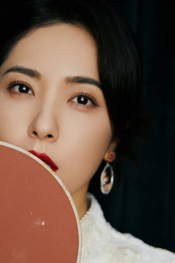 曾黎白色旗袍大片曝光 古典气质绝美