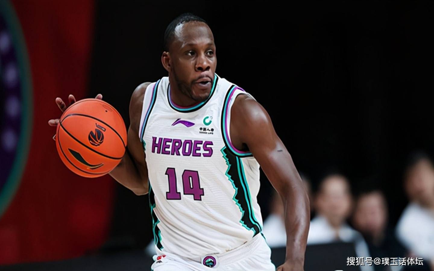 据权威媒体解读,这次仅针对球员,而作为山东男篮外援哈德森则在赛季