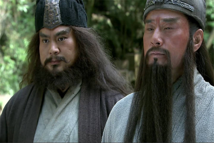 原创为何刘备在听到关羽张飞死讯时,反应完全不同,背后的原因是什么