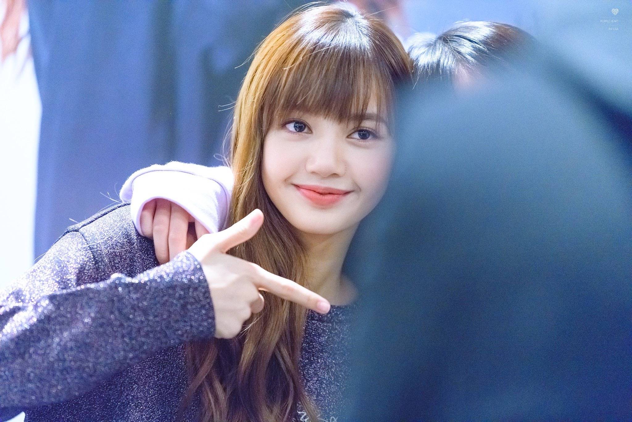 这一个杂志的封面拍摄视频曝光之后,很多的网友纷纷表示lisa这一次的