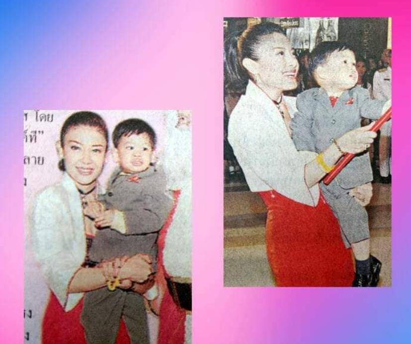 原创提帮功小时候真好玩撅起小嘴亲吻父亲高冷泰王瞬间被逗笑