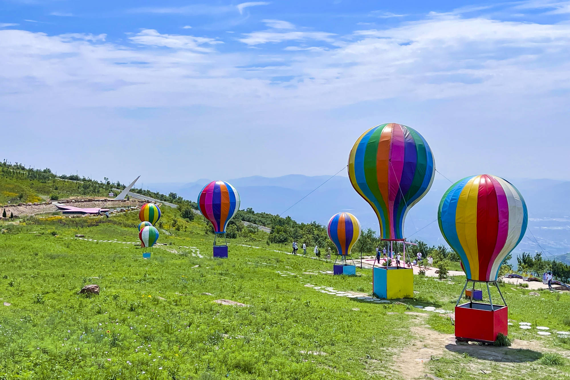 伏羲山云上牧场是中原地区首个位于山顶的牧场,藏身于海拔近千米的