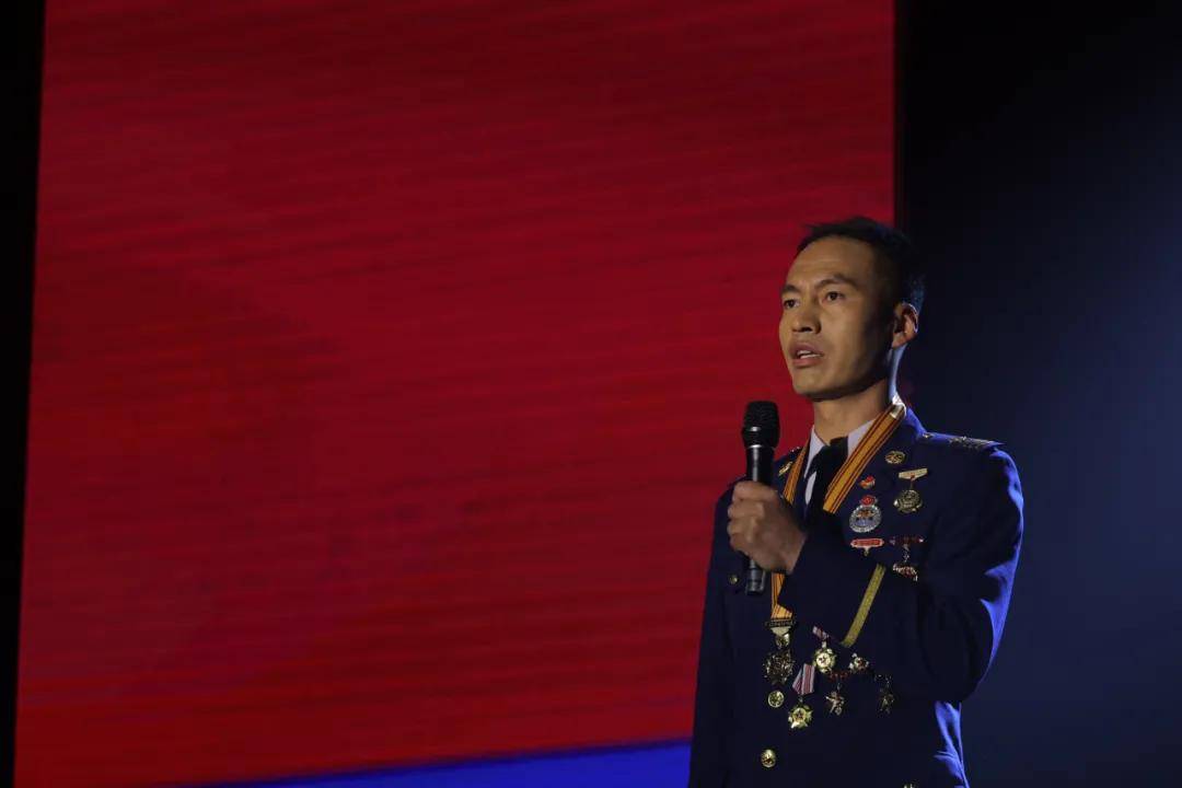 山西消防总队杨守成政委出席太原支队学党史61铸忠魂主题党日活动