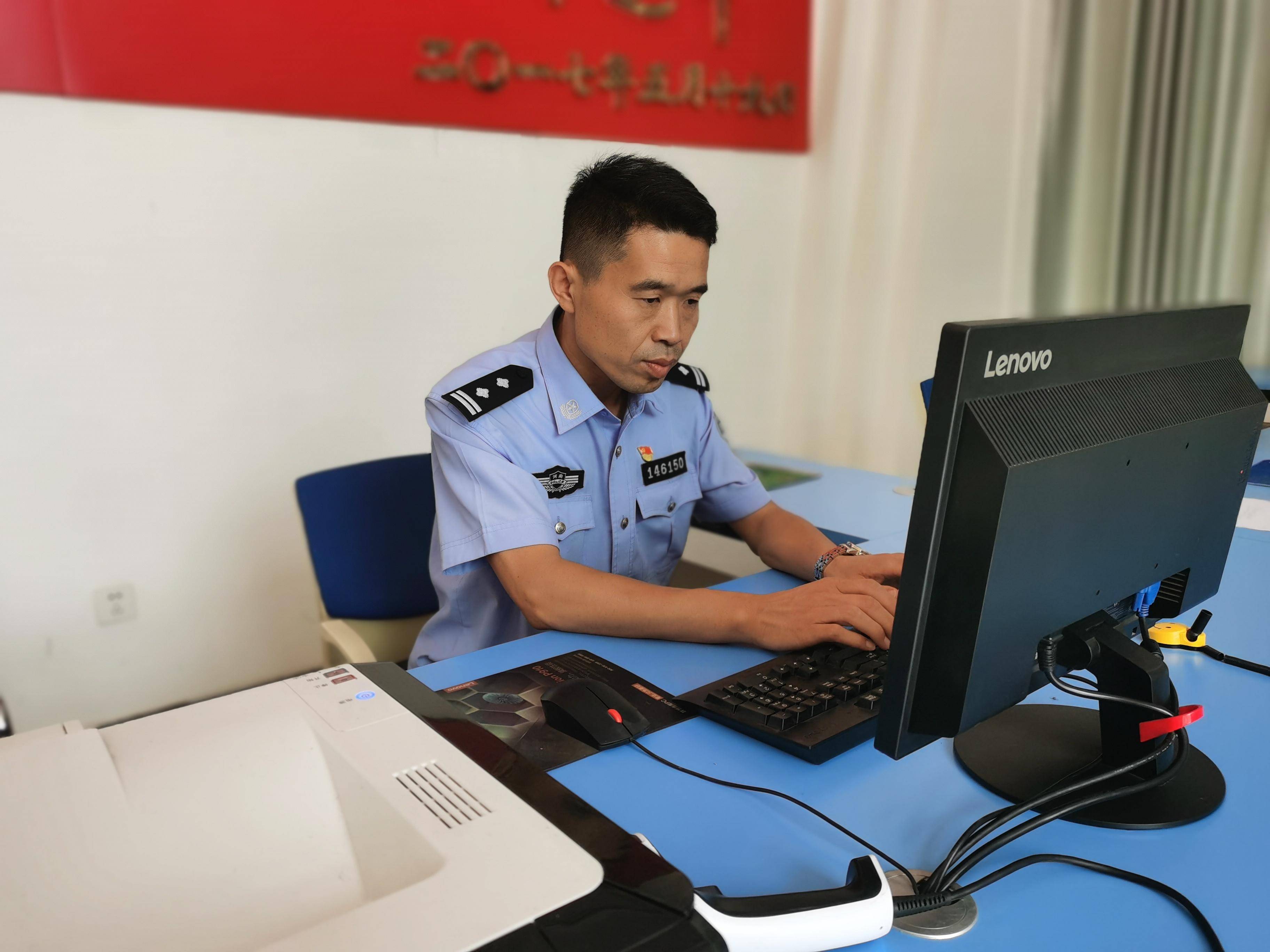 不待扬鞭自奋蹄—记片警"小马"_工作