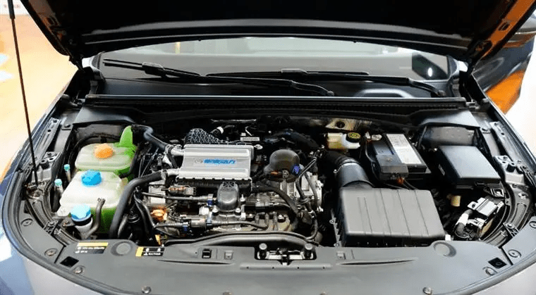 打开发动机盖,静候茶哥的是广汽传祺钜浪1.