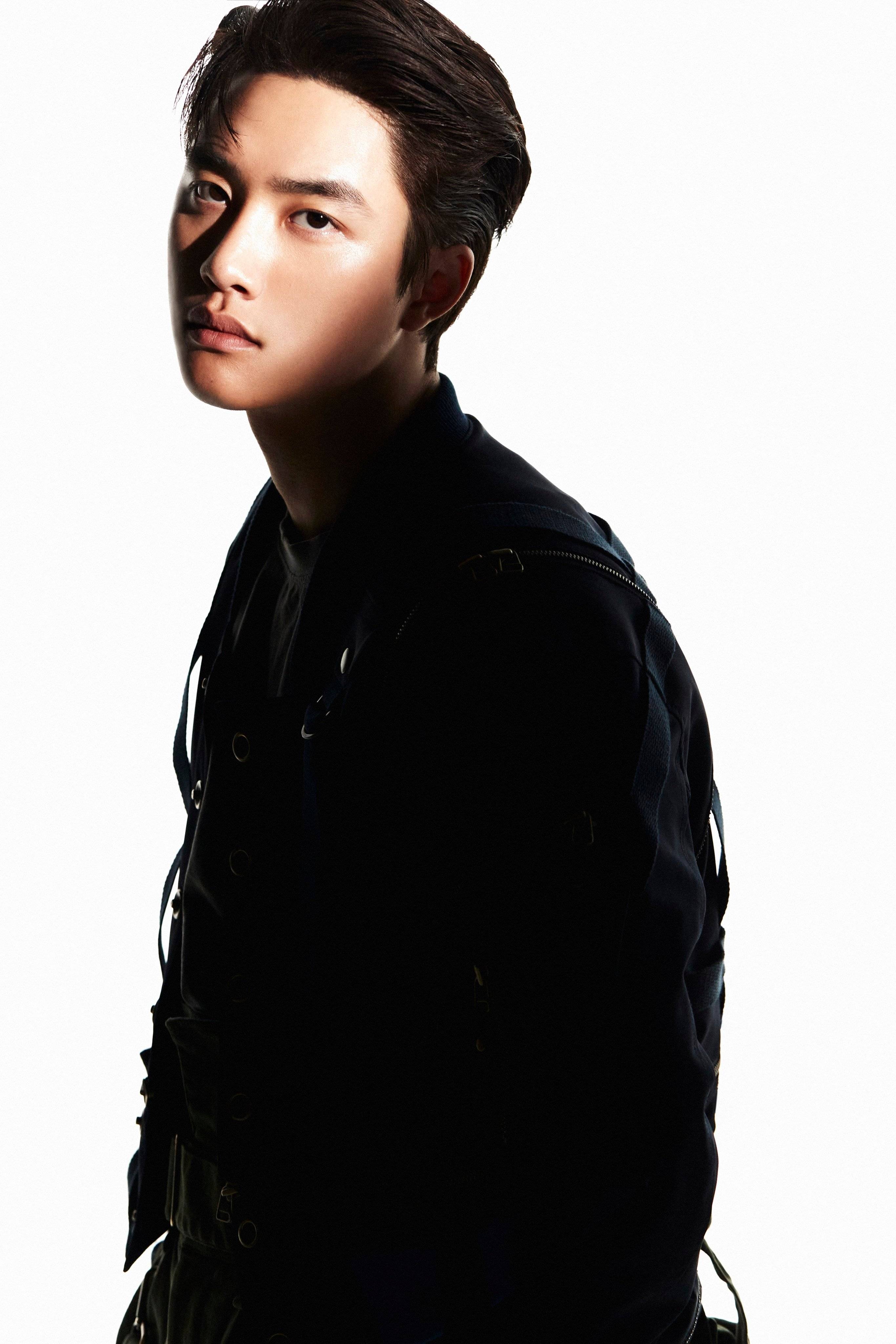 都暻秀solo出道,撞档lisa,入伍对男偶像人气影响真的大