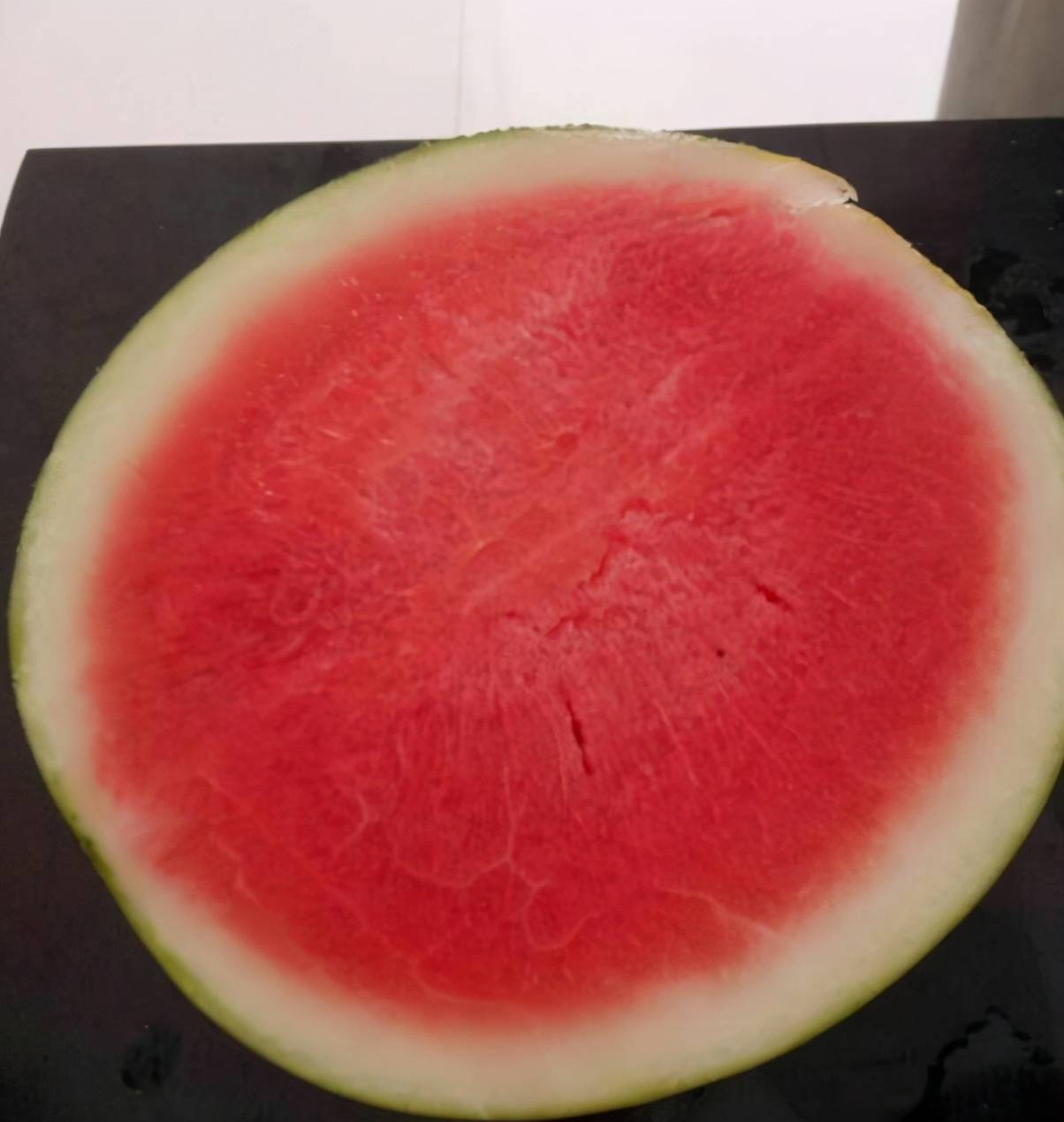 20年前风靡的"黑皮西瓜",为何消失了?瓜贩道出实情:原因有四