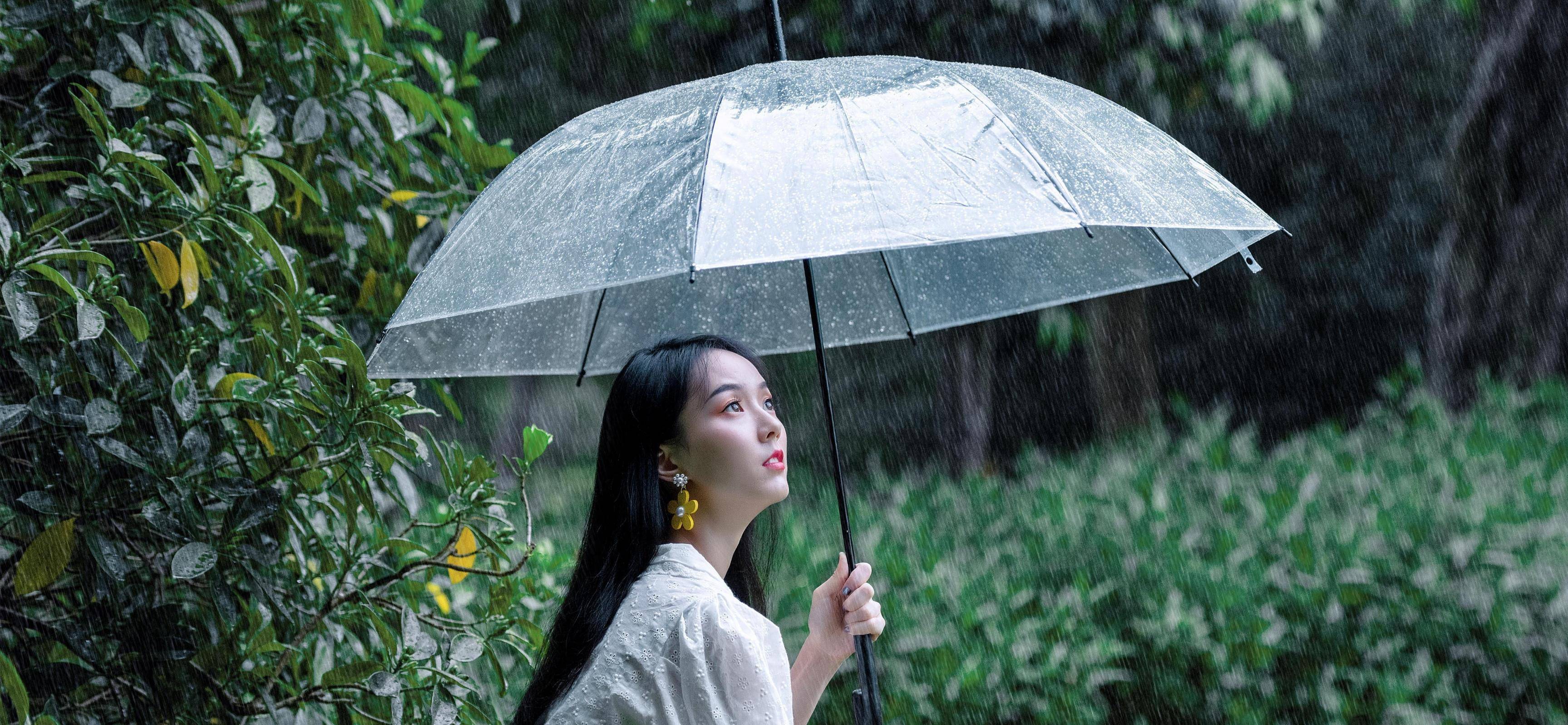 原创做一个秋雨里的女子妖娆不艳丽明媚不忧伤