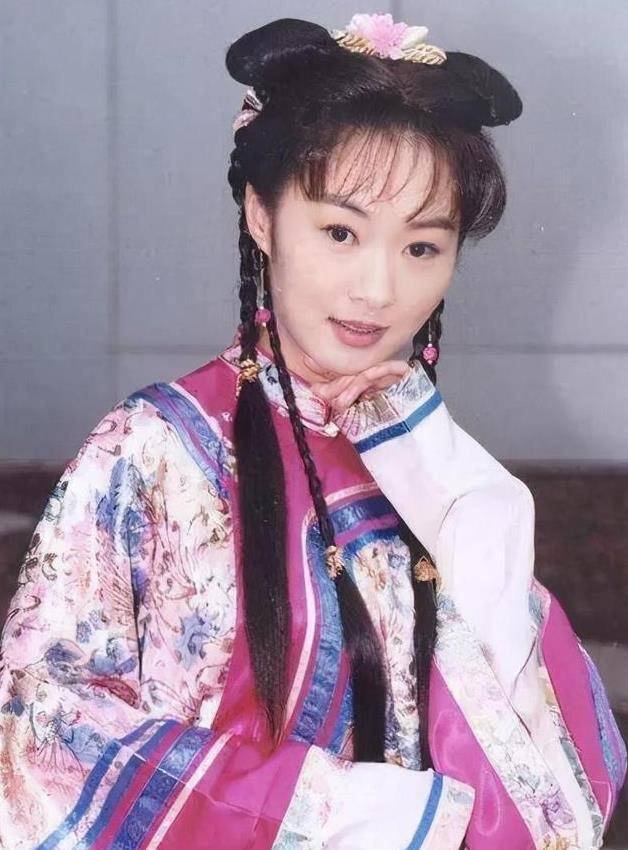 她是曾红极一时的童年女神,被男友单方面分手后,如今怎样了_郑家榆