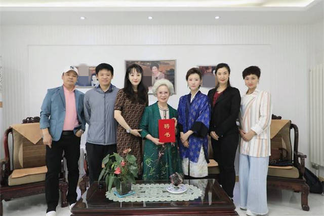 原创京剧表演艺术家刘秀荣逝世享年86岁官方发讣告生前最后近照曝光