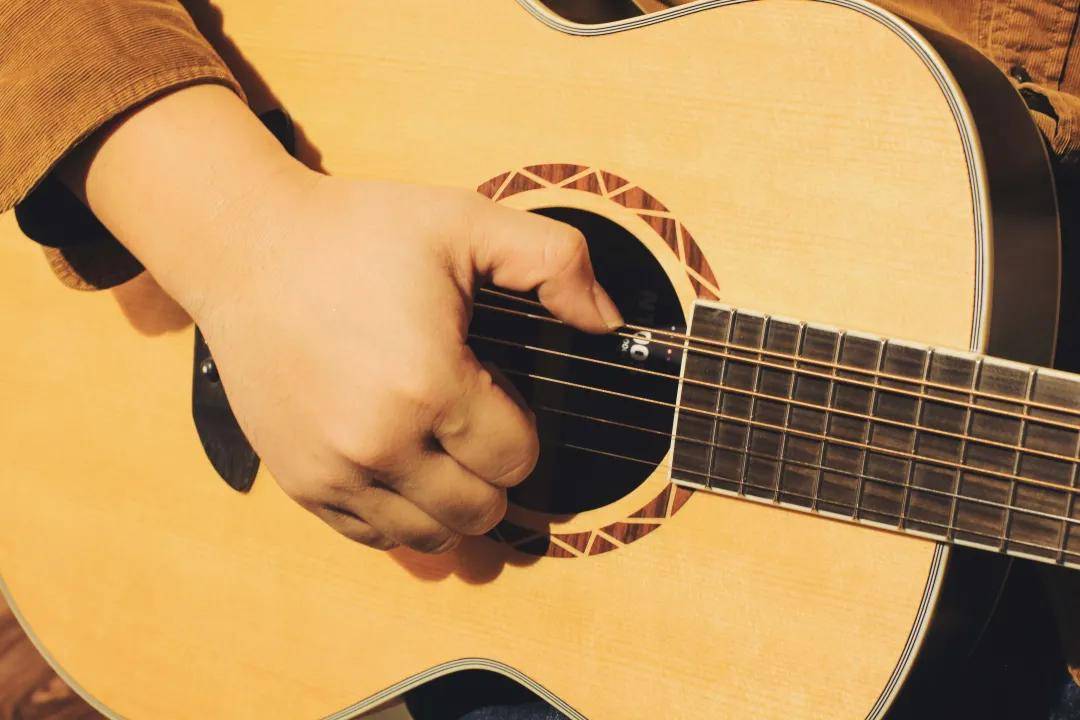 吉他干货弹吉他一定要杜绝的右手陋习