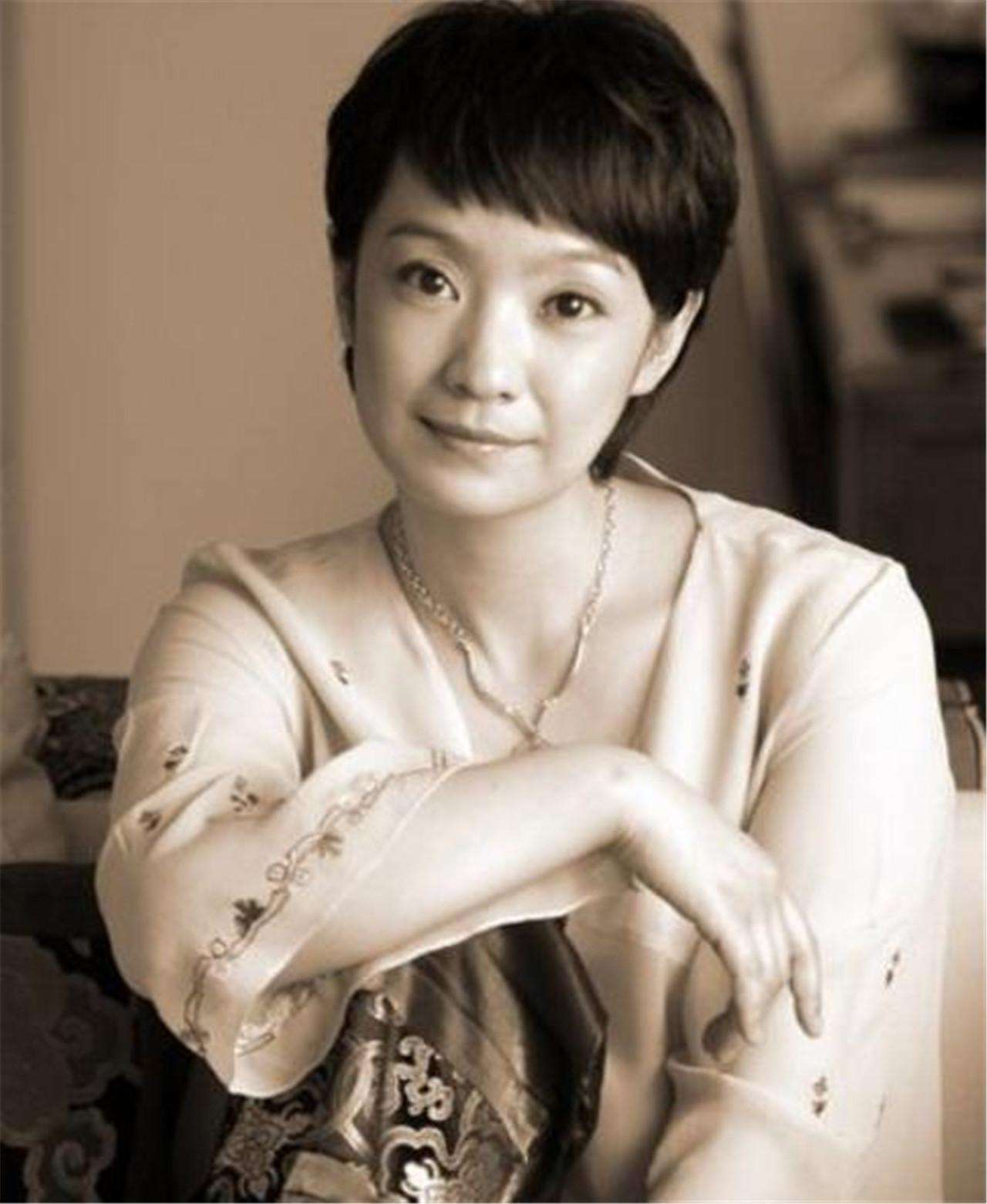 本是实力派演员,却被忽略了20年,张嘉译是怎么熬到今天的?_杜珺