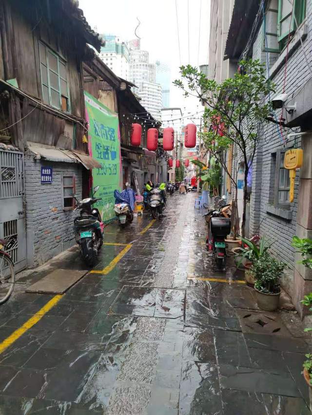 昆明南强街的雨天好不好玩?