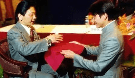 央视版《笑傲江湖》主演近况:有人活成京圈公主,有人已离世