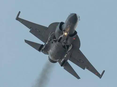 印度空军的不自信，源自战斗机都需要花钱买，国产化程度却非常低