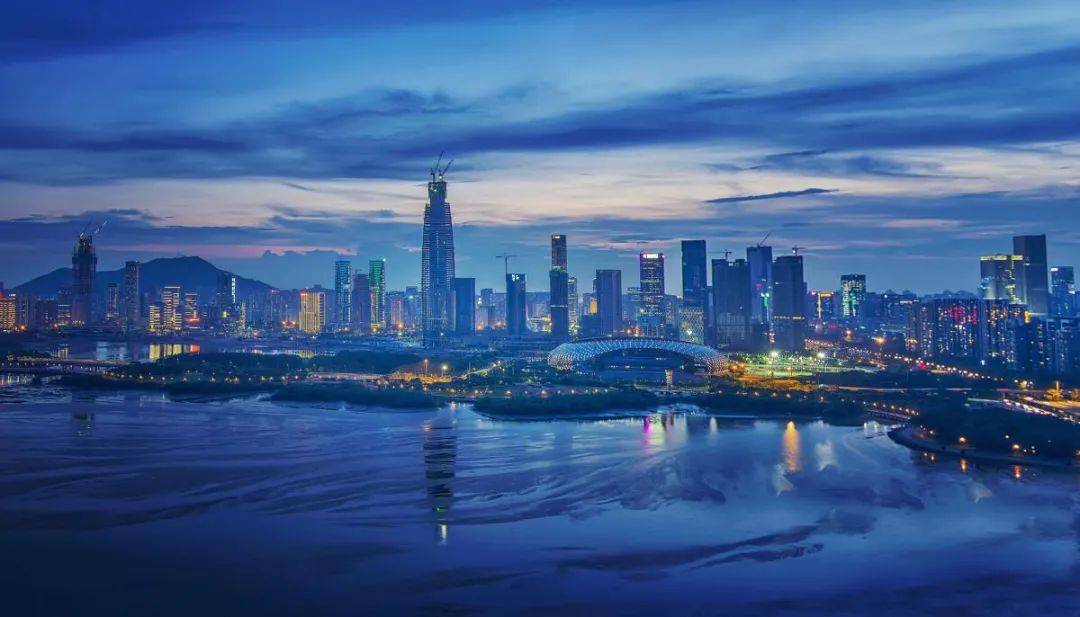 深圳总给人一种新兴城市,没有美食,没有人文风情的印象.