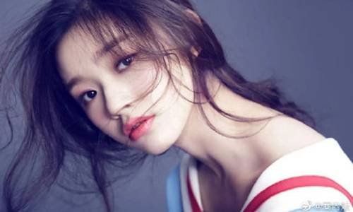 林允颜人中恋爱再填实锤 搬到男方家中疑似同居