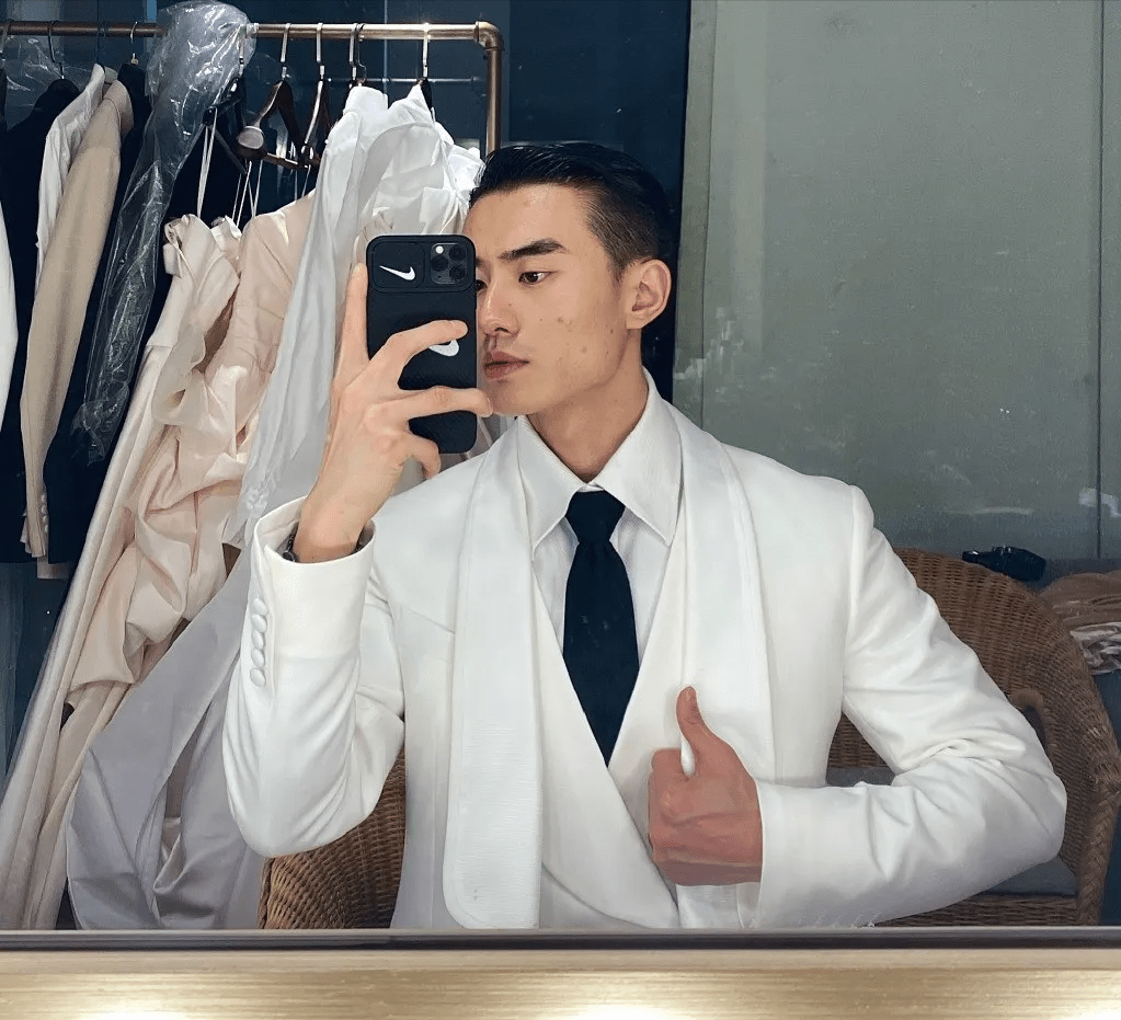 原创29岁男模被樊野相中看这些肌肉照粉丝们都忍不住剁手