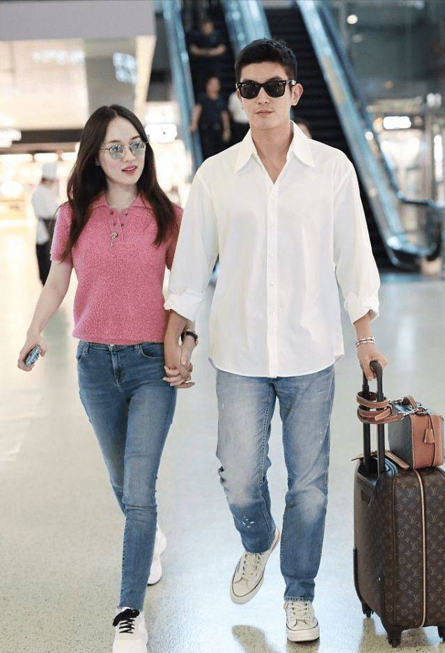 魅力|霍思燕真是嫁给了爱情，拉着杜江穿情侣装也太养眼了，看着好甜