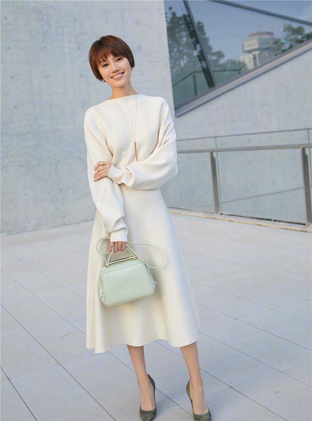 鱼尾|正精致的中年女人，夏天都不穿短裙，看刘涛、袁泉，这么穿才美