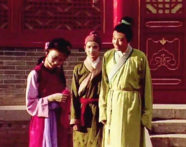 红楼梦林红玉:但愿是芸二爷拾着那块手帕_贾芸