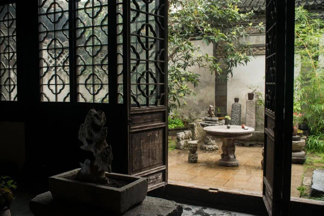 种种抱负和豪情,都藏在庭院深深里.总爱择一址清雅造一座院子.