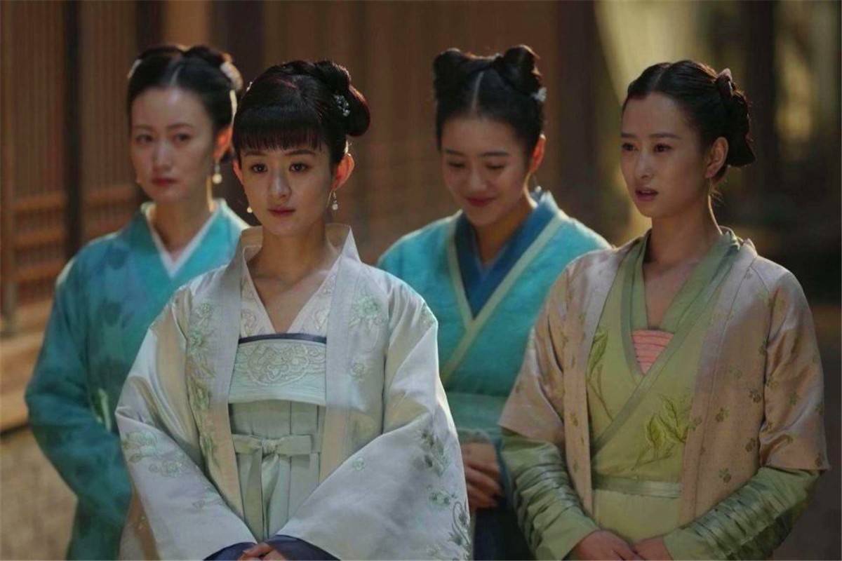 皇上在桂花树下要了太子妃 公主用长裙遮住和侍卫高
