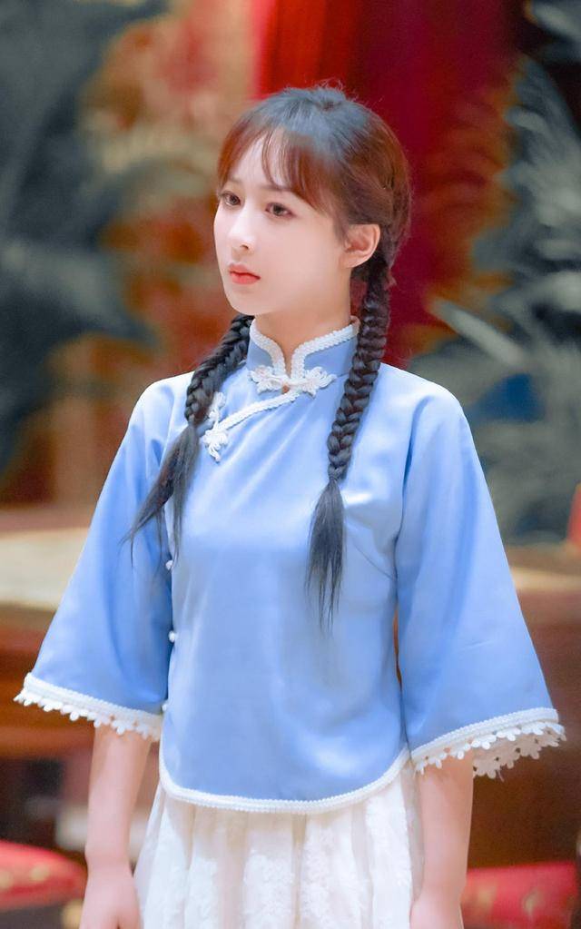 原创杨紫民国造型:麻花辫好清纯啊