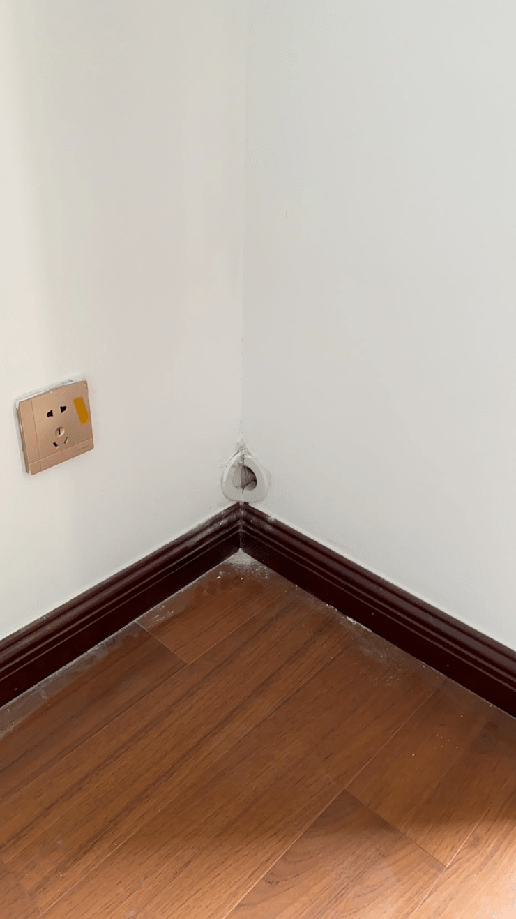 (样板间空调孔位置)