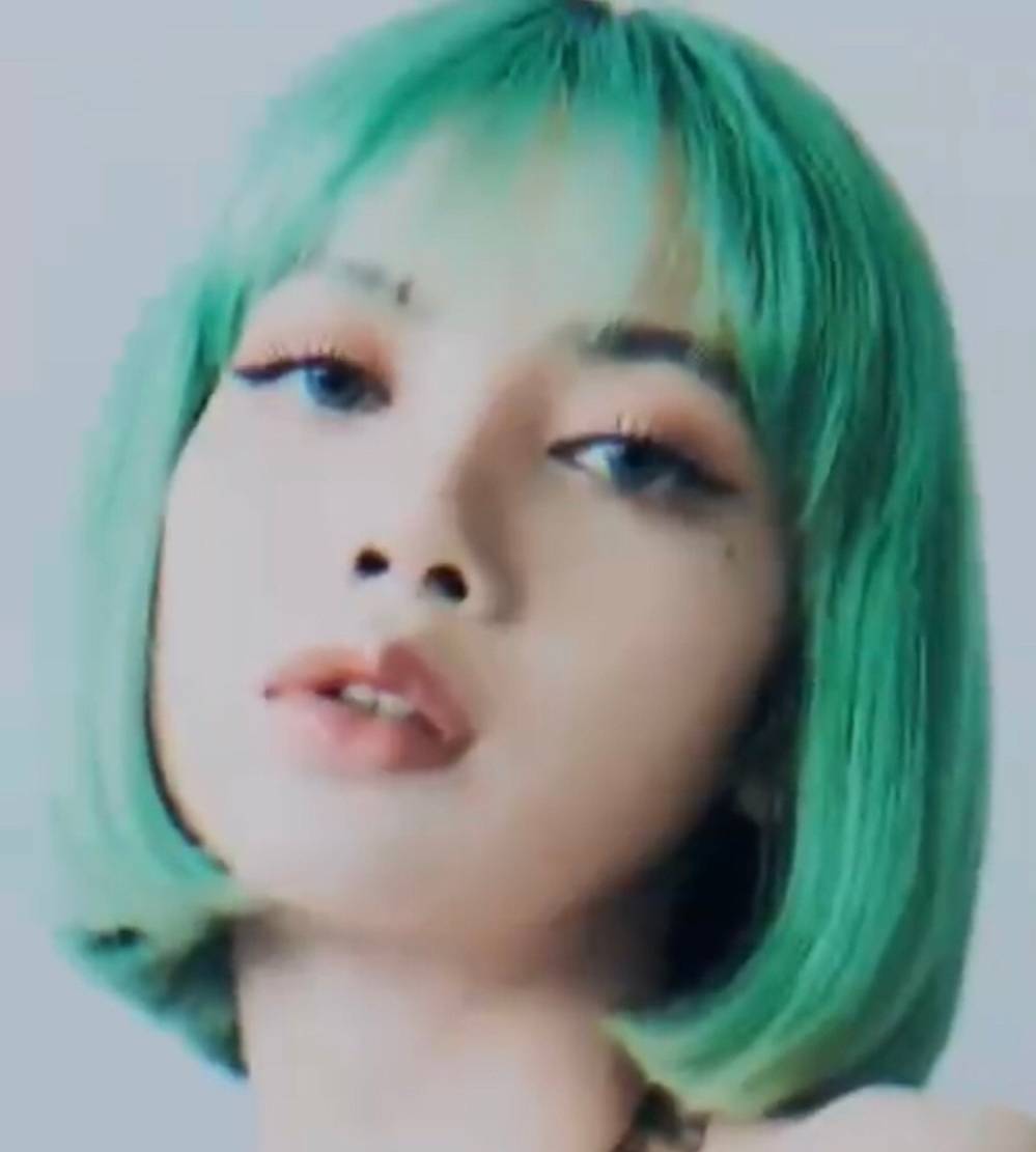 杨幂|杨幂大片撞脸lisa，被称女团门面，你觉得谁的颜值更高？