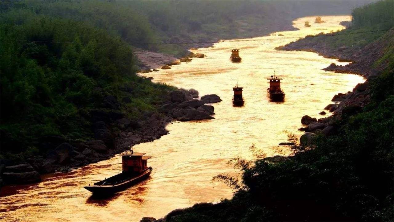 国内 最奇葩 的长江支流 下雨河水会呈 红色 两岸毒蛇成群 赤水