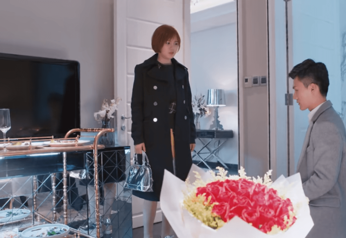 原创海上繁花群飞被当饭票邹思琪被骗子当提款机一痴一贪真乃绝配