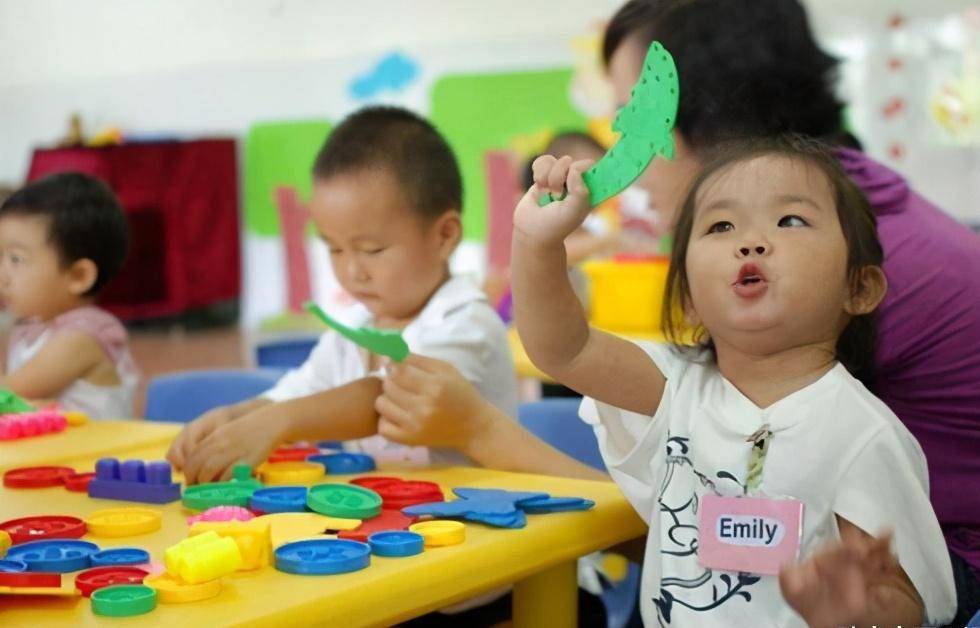攻击性|在幼儿园里易受排挤的孩子，大多拥有三点特质，看看你家孩子有没