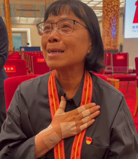 张桂梅获 七一勋章 身患重病却硬撑 我更愿意把钱花给孩子们 张贵梅