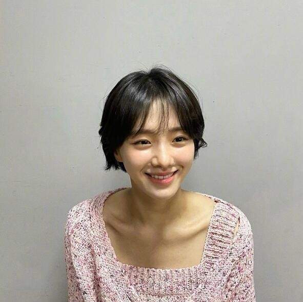 橘色|舒服自然的短发girl 气质和长相都很舒服的盐系风