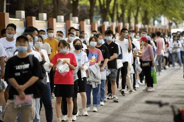 中学学校排行_全国中学排行榜出炉,衡水中学无缘第一,湖南成最大赢家(2)