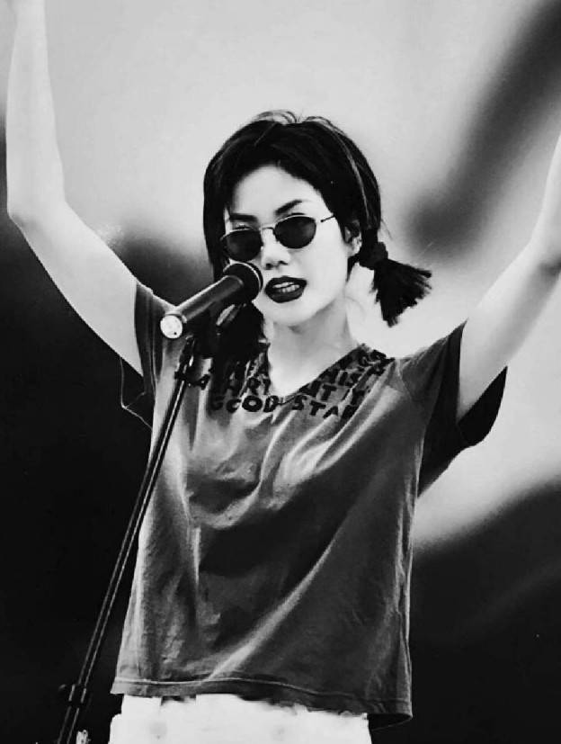 王菲年轻时时尚品味就这么独特!她的理解比一般人超前了20年