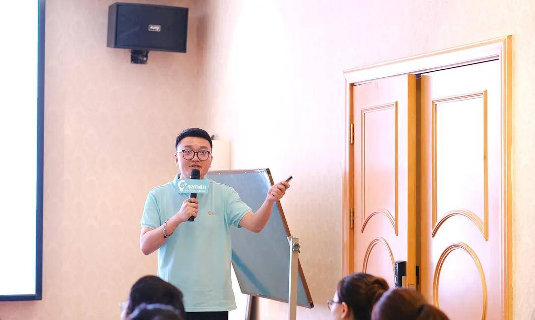 进行沟通汇报 677df5724fcf413584d597321d979708.jpeg