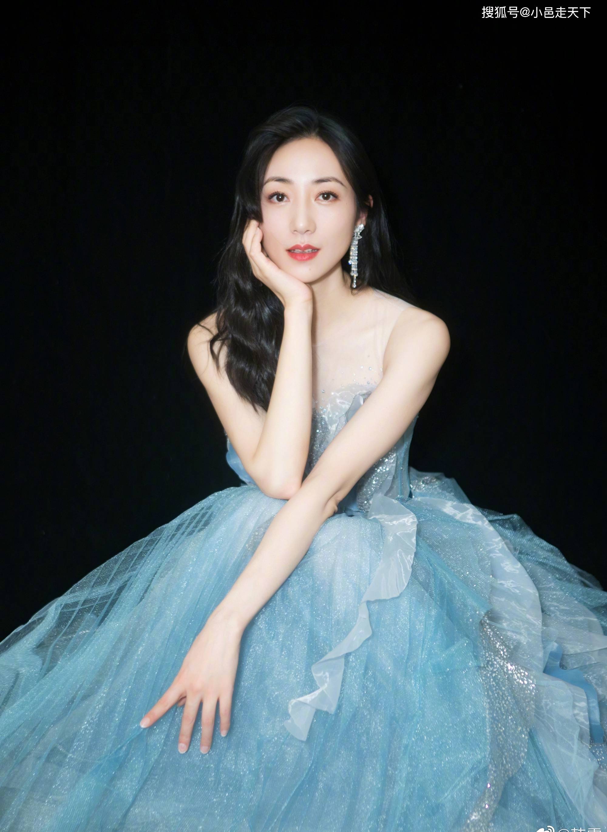 韩雪天蓝色连衣裙优雅写真