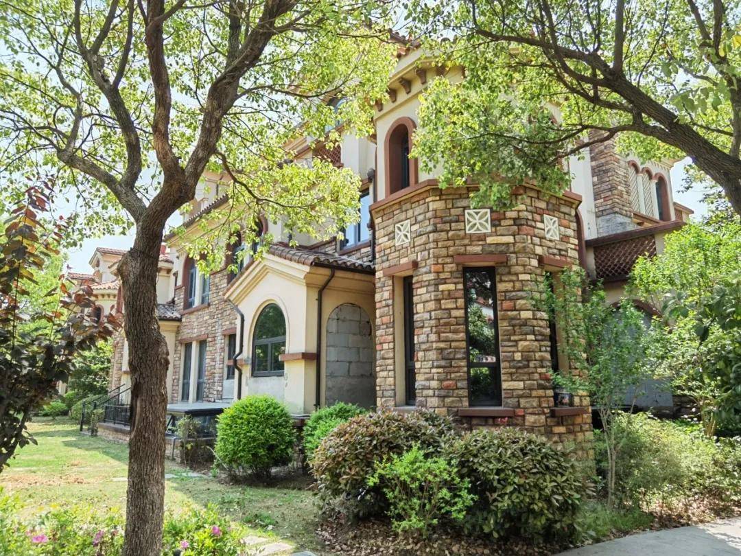 景源名墅约340510㎡67西班牙风情别墅总价1050万起