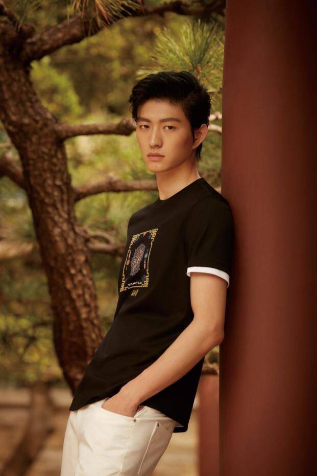 穿搭指南丨国际名模金大川倾情演绎比音勒芬2021夏季国潮系列服饰