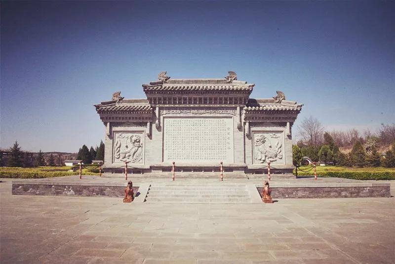 晋文公庙前影壁铭文"晋文公传略"!