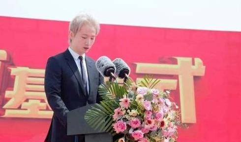 恋情见光死?罗昊携魅力御姐同返酒店,神秘美女并非周扬青