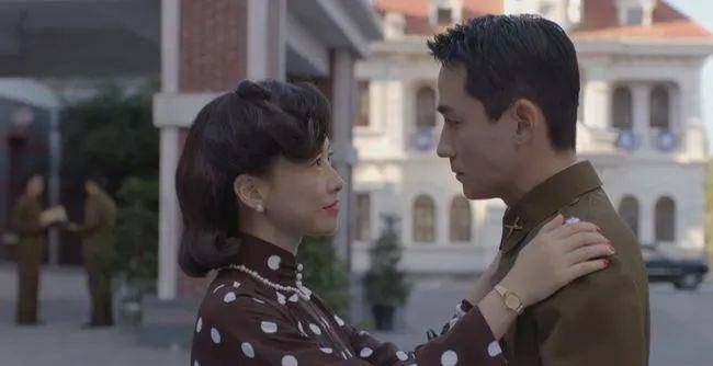 什么|《叛逆者》中的他和她，比朱一龙和童瑶还好看