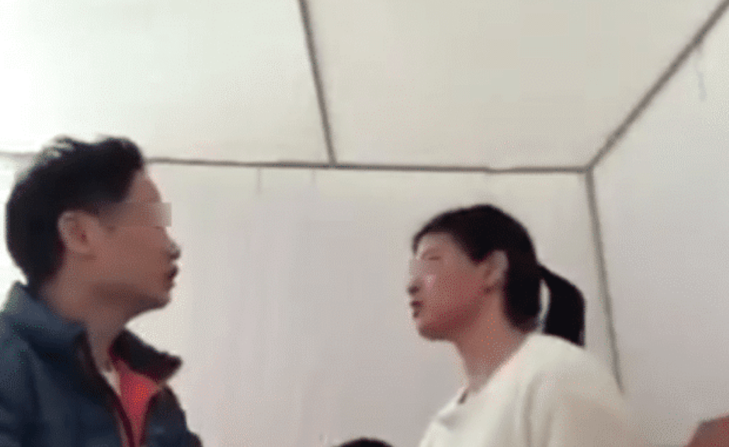 警方|女子遭丈夫扇打28下！儿子就在一旁看着，警方已介入调查